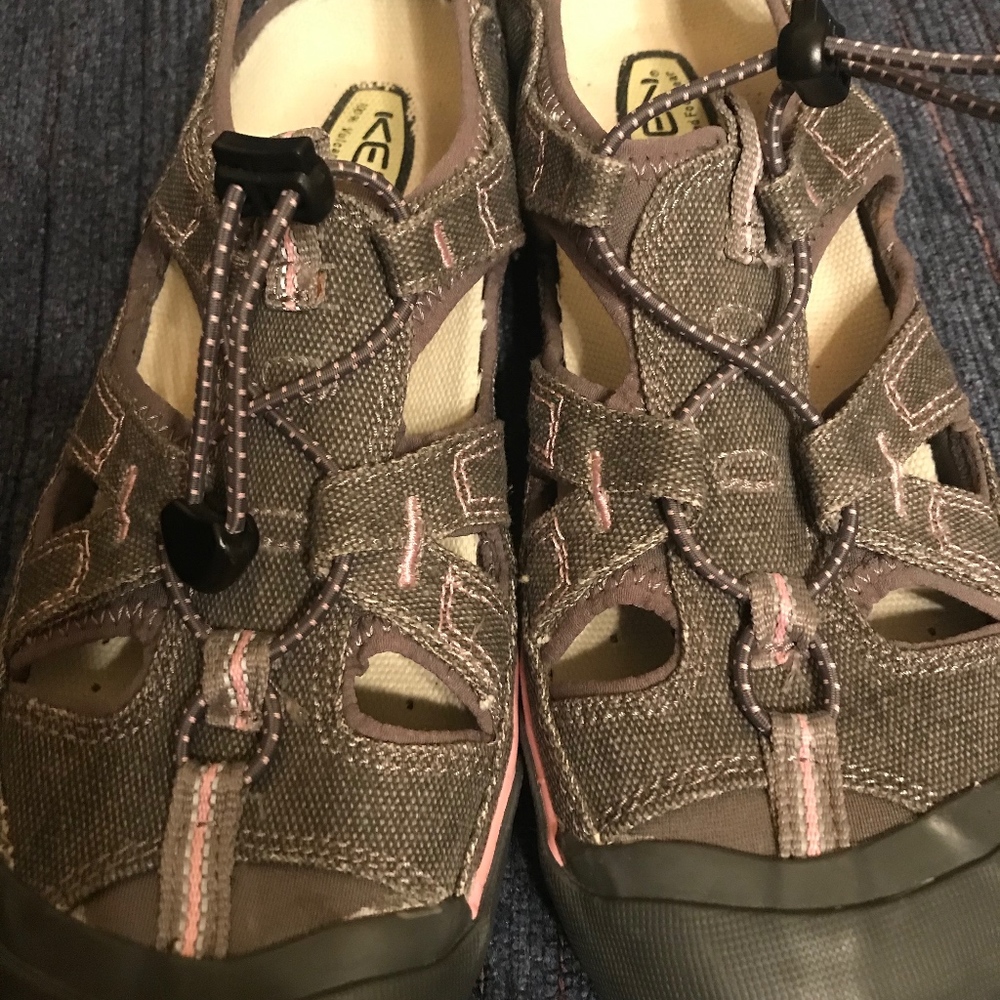 Women's  Keen Pink & Gray Canvas Sandle SZ9